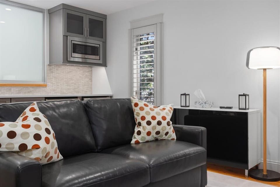1st Floor Suite - Queen Sleeper