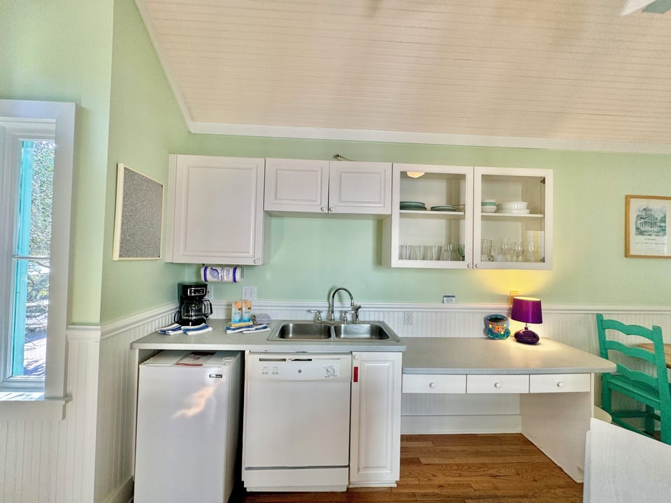 KITCHEN W/MINI UNDER COUNTER FRDIGE, DISHWASHER