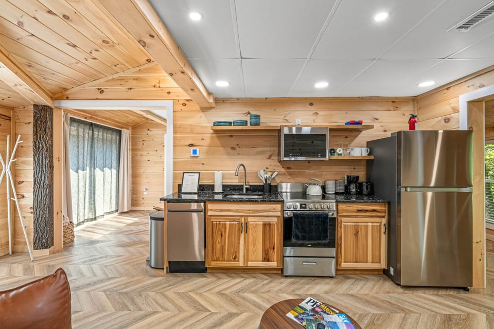 Full kitchen