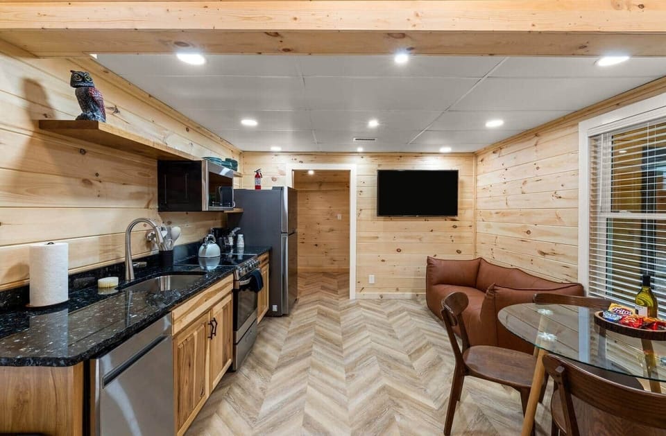 Full kitchen