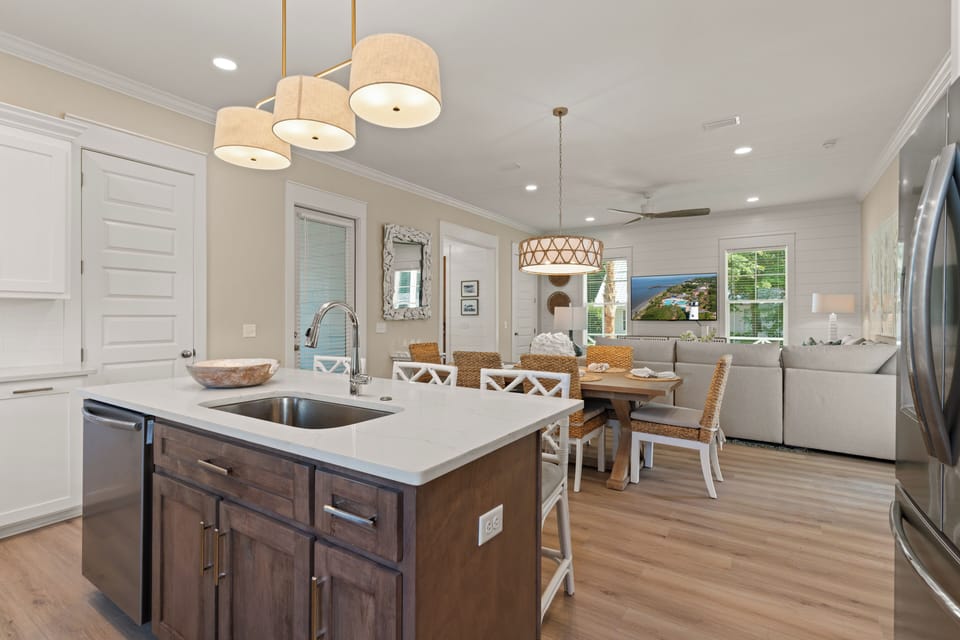 Time Flys - Open and Spacious Kitchen, Dining and Living Room