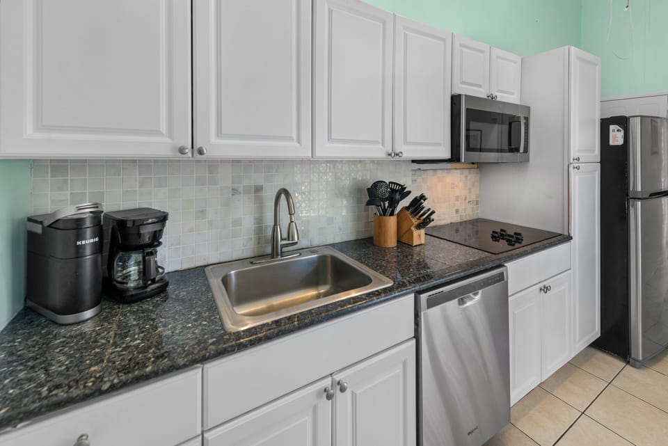 Full kitchen