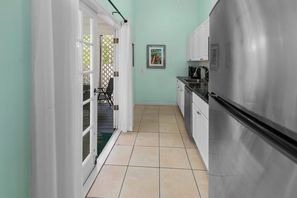Full kitchen/2nd entry to walkout private, enclosed patio