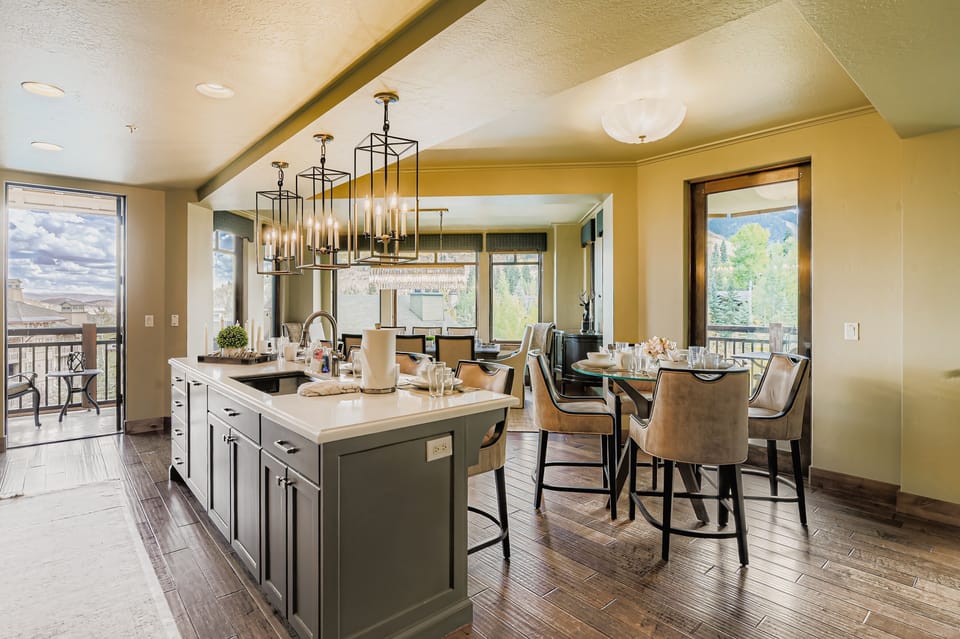 Condo, 4 Bedrooms | Dining