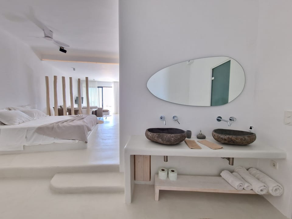 Signature Apartment | 1 bedroom, in-room safe, soundproofing, iron/ironing board