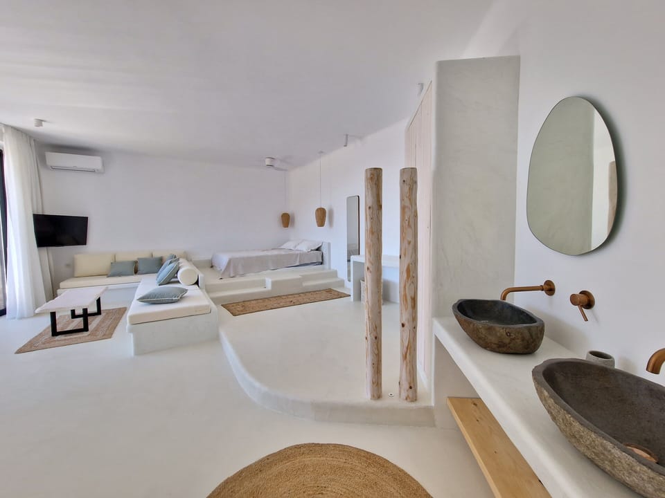 Design Apartment | 1 bedroom, in-room safe, soundproofing, iron/ironing board