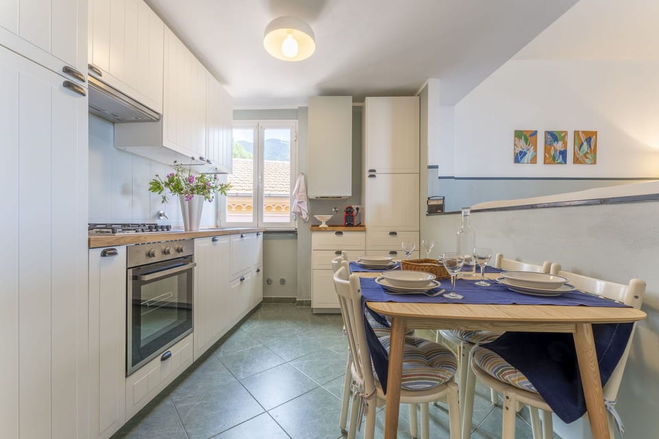 Autumn, Dining Room, Kitchen, Spring, Summer
