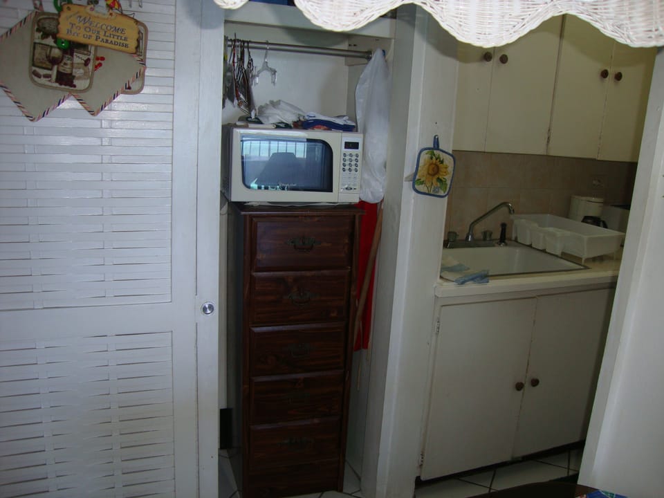 Studio, 1 Bedroom, Kitchen | Private kitchen | Stovetop