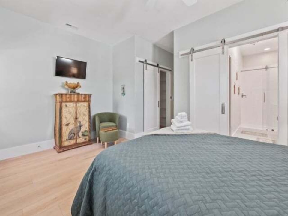 Indoors, Screen, TV, Home Decor, Floor