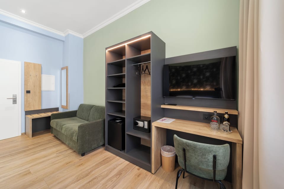 Deluxe Double Room, 1 King Bed, Non Smoking, Private Bathroom | In-room safe, individually decorated, individually furnished, desk