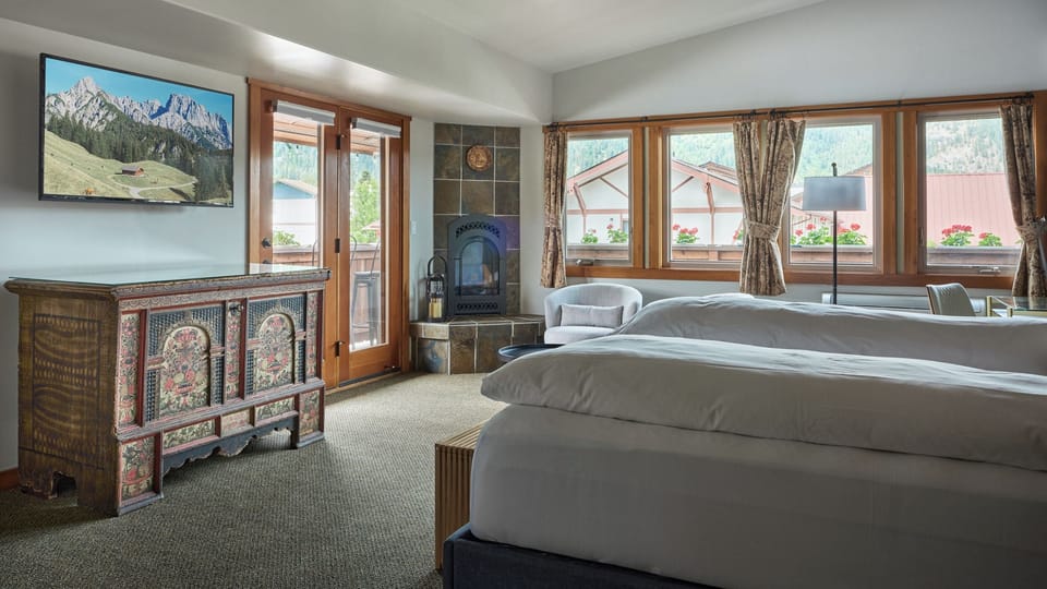 Summer Suite | Frette Italian sheets, premium bedding, down comforters, pillowtop beds