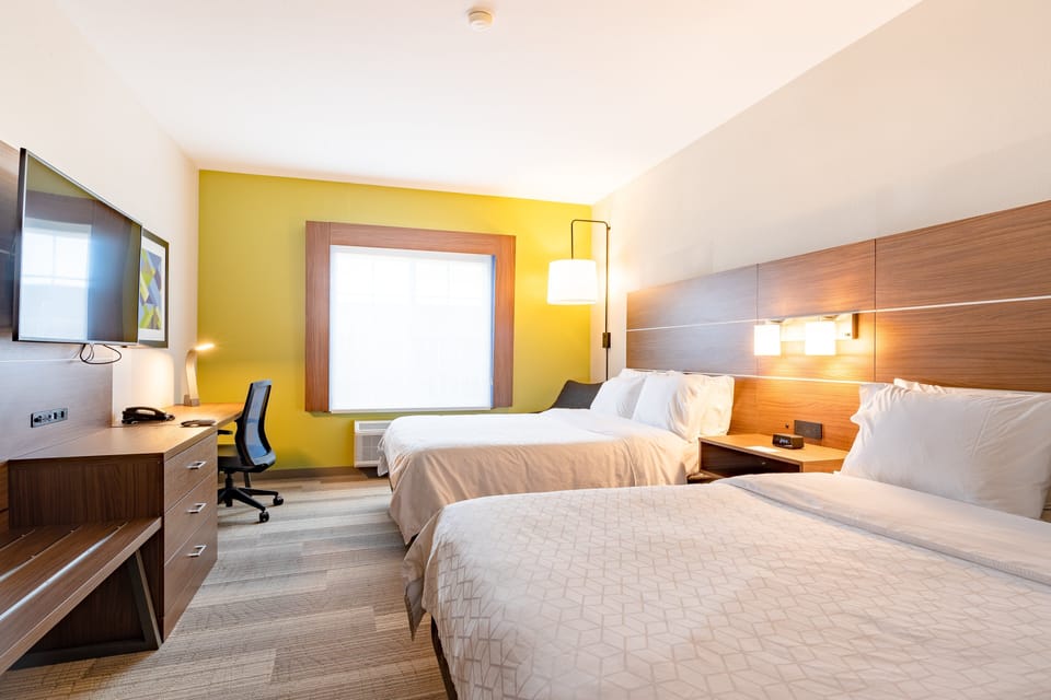 Standard Room | In-room safe, desk, iron/ironing board, free cribs/infant beds