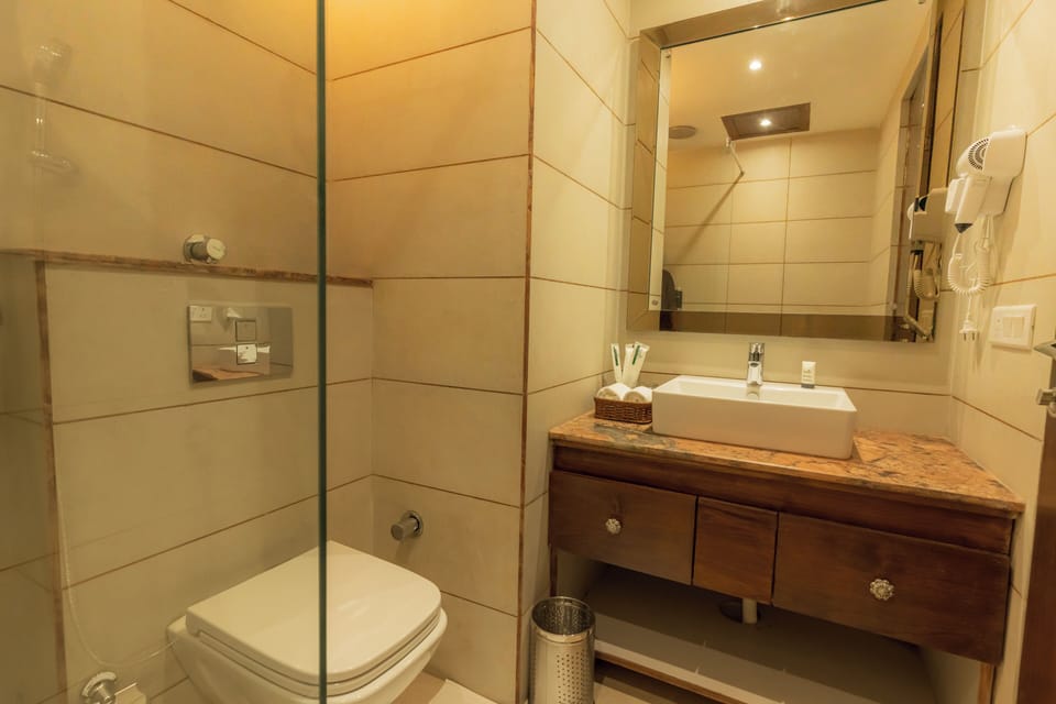 Luxury Double Room, City View | Bathroom | Shower, hair dryer, slippers, towels