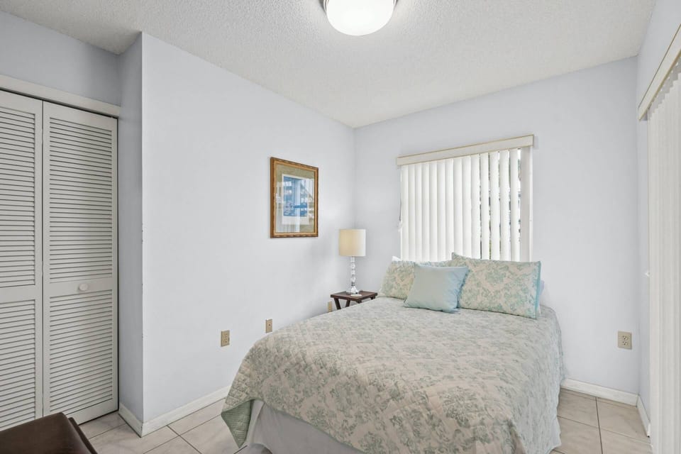 The guest room contains its own closet and seating bench