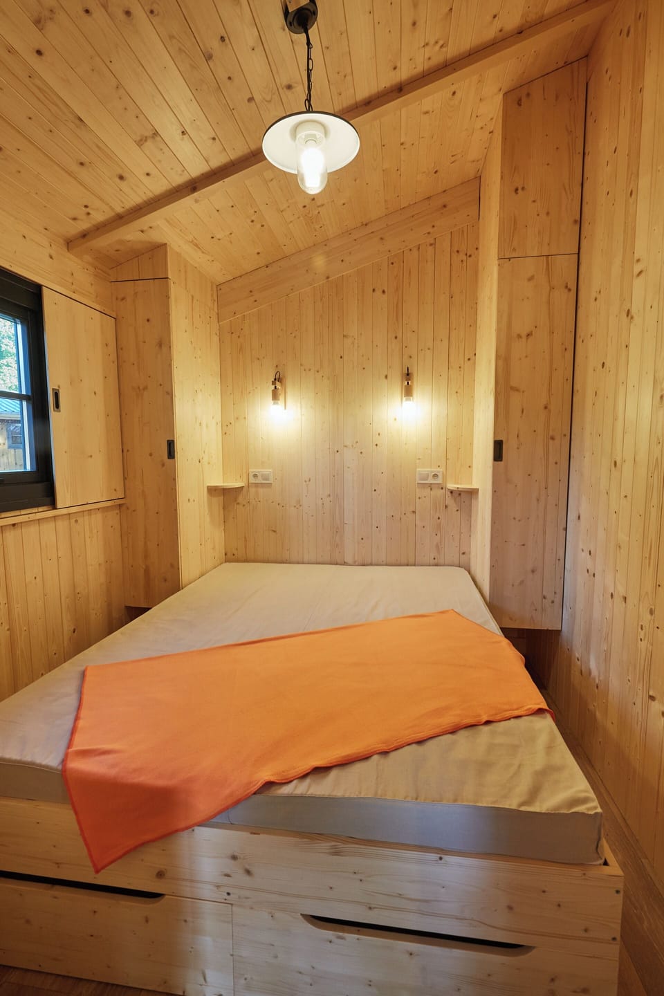 Family Chalet, Park View | 2 bedrooms, free WiFi, bed sheets