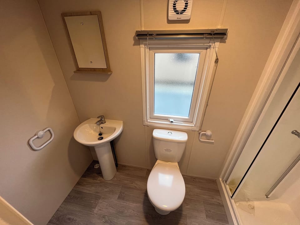 Cabin | Bathroom | Shower, hair dryer