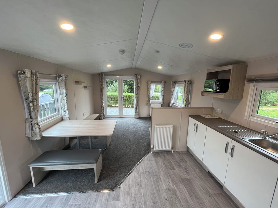 Cabin | Private kitchen | Fridge, microwave, oven, stovetop