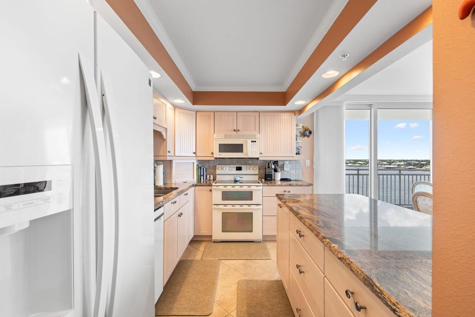 Condo, Multiple Beds (SeaSpray Riverside 611) | Private kitchen | Paper towels