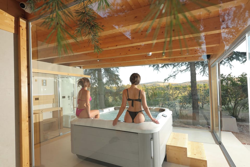 Couples treatment rooms, sauna, hot tub, Turkish bath, body treatments