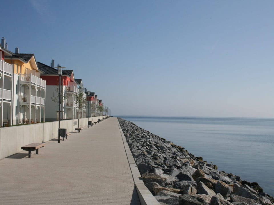 Surroundings [summer] (1-5 km)
