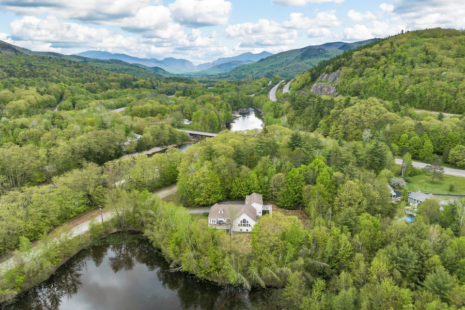 The apartment is located on a 10 acre estate in the heart of the mountains