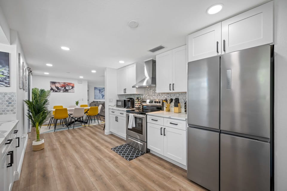 Studio (4 Bedrooms) | Private kitchen | Fridge, microwave, dishwasher