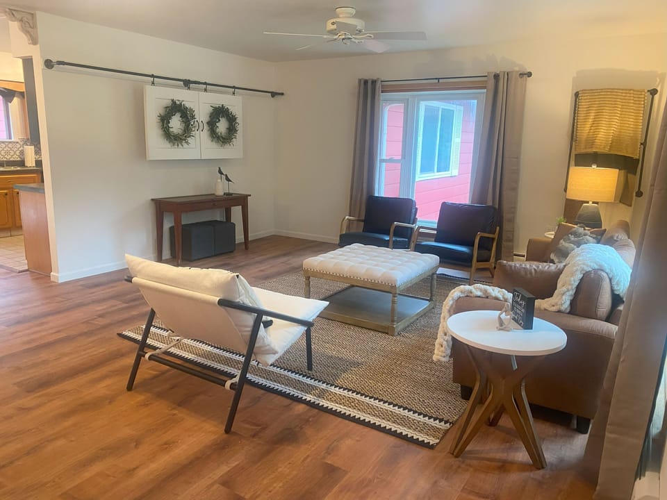 Living Room w large screen smart TV