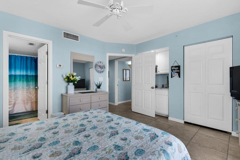 Indoors, Screen, Home Decor, Ceiling Fan, Furniture