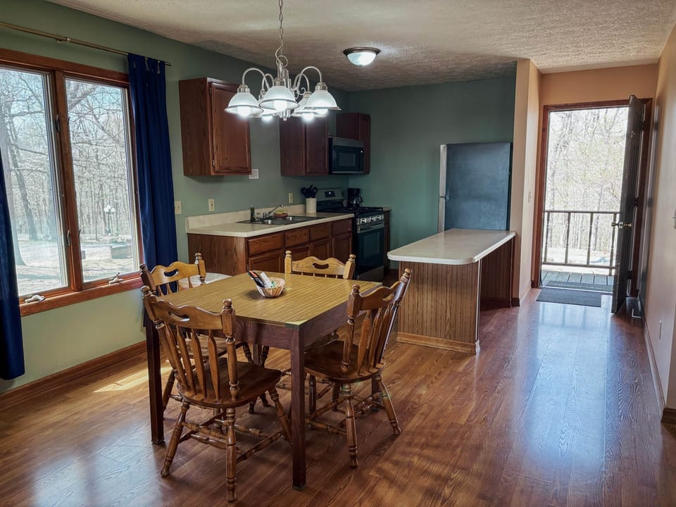 Kitchen & Entrance