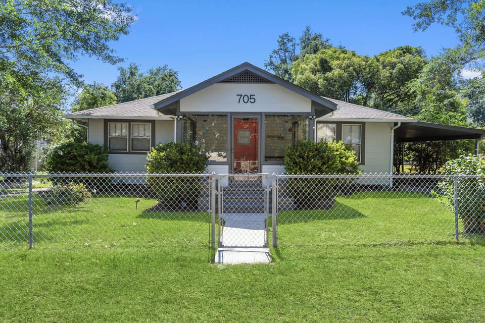 Shelby Chateau - in the heart of Ocean Springs