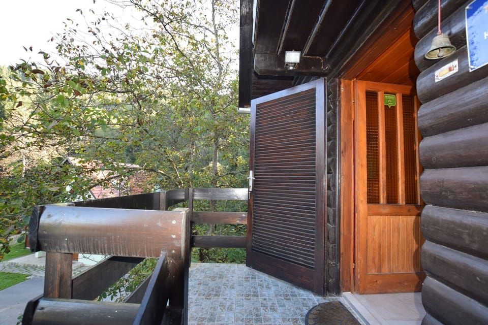 Entrance / Reception