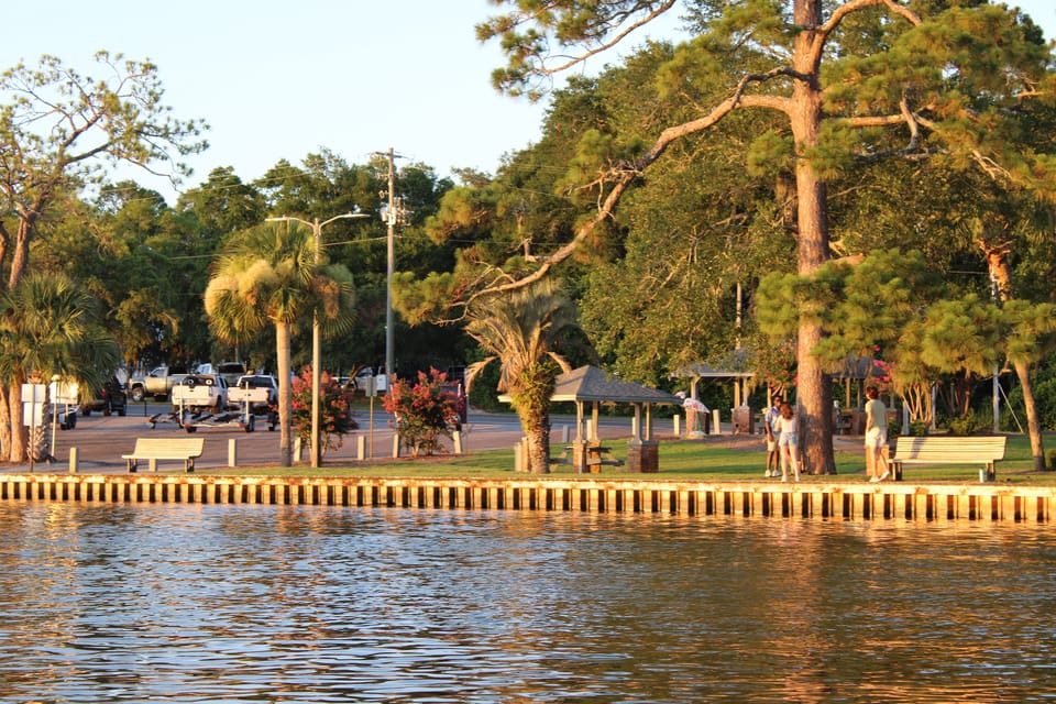 Nearby park w/boat launches