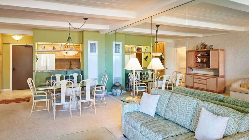 Living Room / Seating Area / Full Kitchen