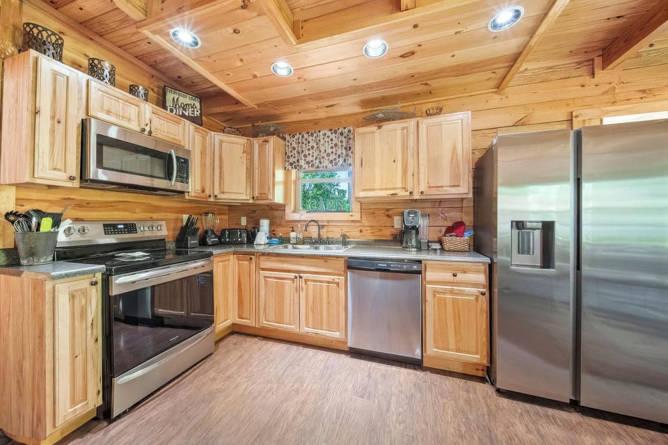 Fully-equipped kitchen with stainless steel appliances and rustic charm!