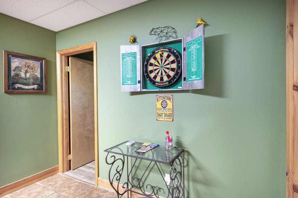 Perfect your aim on the dartboard while enjoying fun decor and vibrant colors!