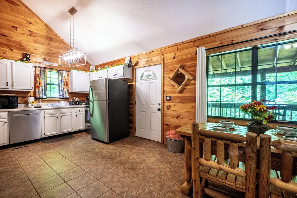 Kitchen: Enjoy culinary adventures in this bright, rustic kitchen with nature views!