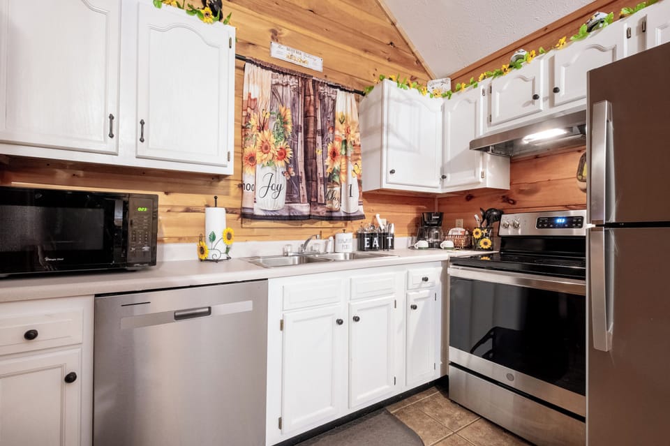 Kitchen: Bright and inviting space to whip up delicious meals amid charming décor!