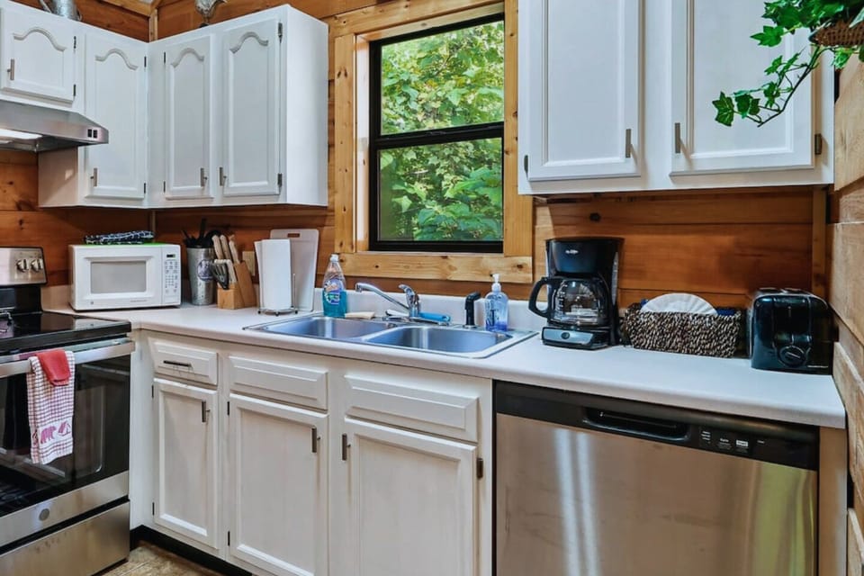 Fully equipped kitchen with all the appliances to prepare delicious meals.