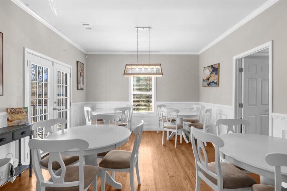 Plenty of Seating for Everyone!