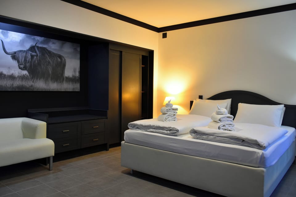 Economy Double Room | Individually decorated, desk, free WiFi, bed sheets