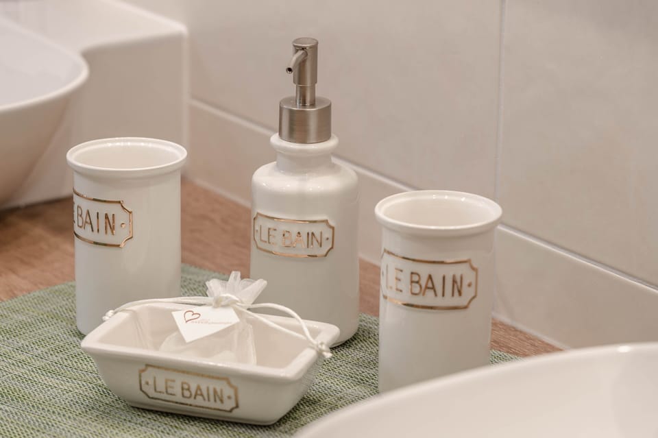 Bathroom amenities