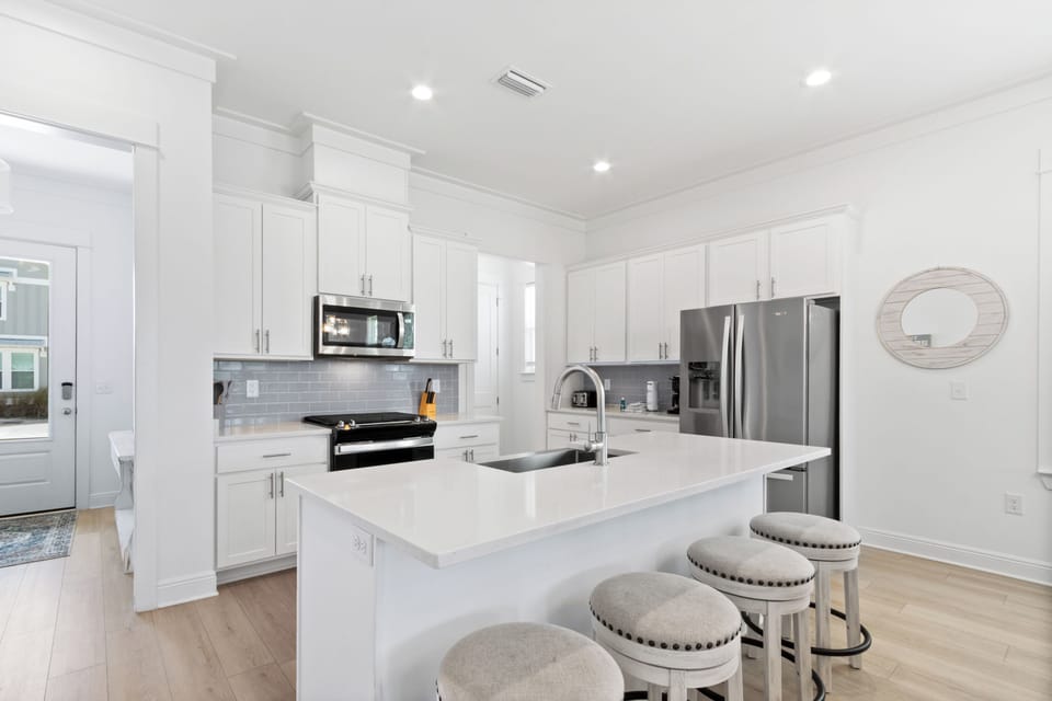 Signature House, 4 Bedrooms, Balcony, Bay View | Private kitchen | Fridge, microwave, oven, stovetop