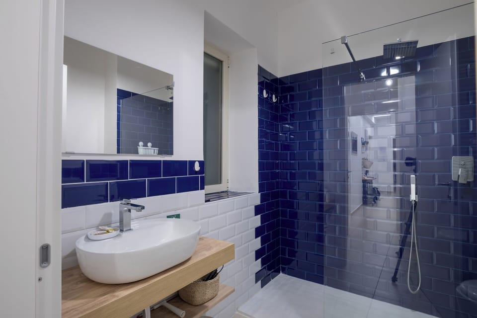 Family Suite | Bathroom | Shower, rainfall showerhead, hair dryer, bidet