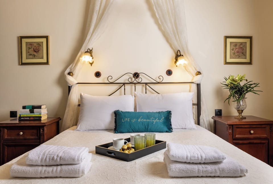 Standard Double Room | Minibar, in-room safe, desk, free WiFi