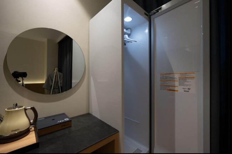 Spa Room | Down comforters, desk, free WiFi