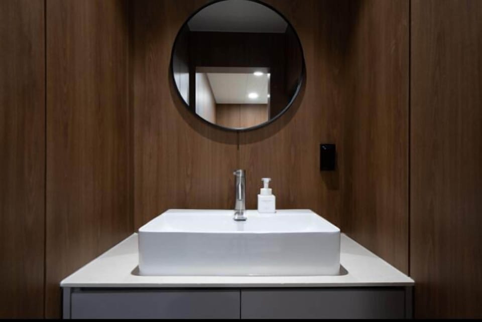 Spa Room | Bathroom | Free toiletries, hair dryer, bathrobes, towels
