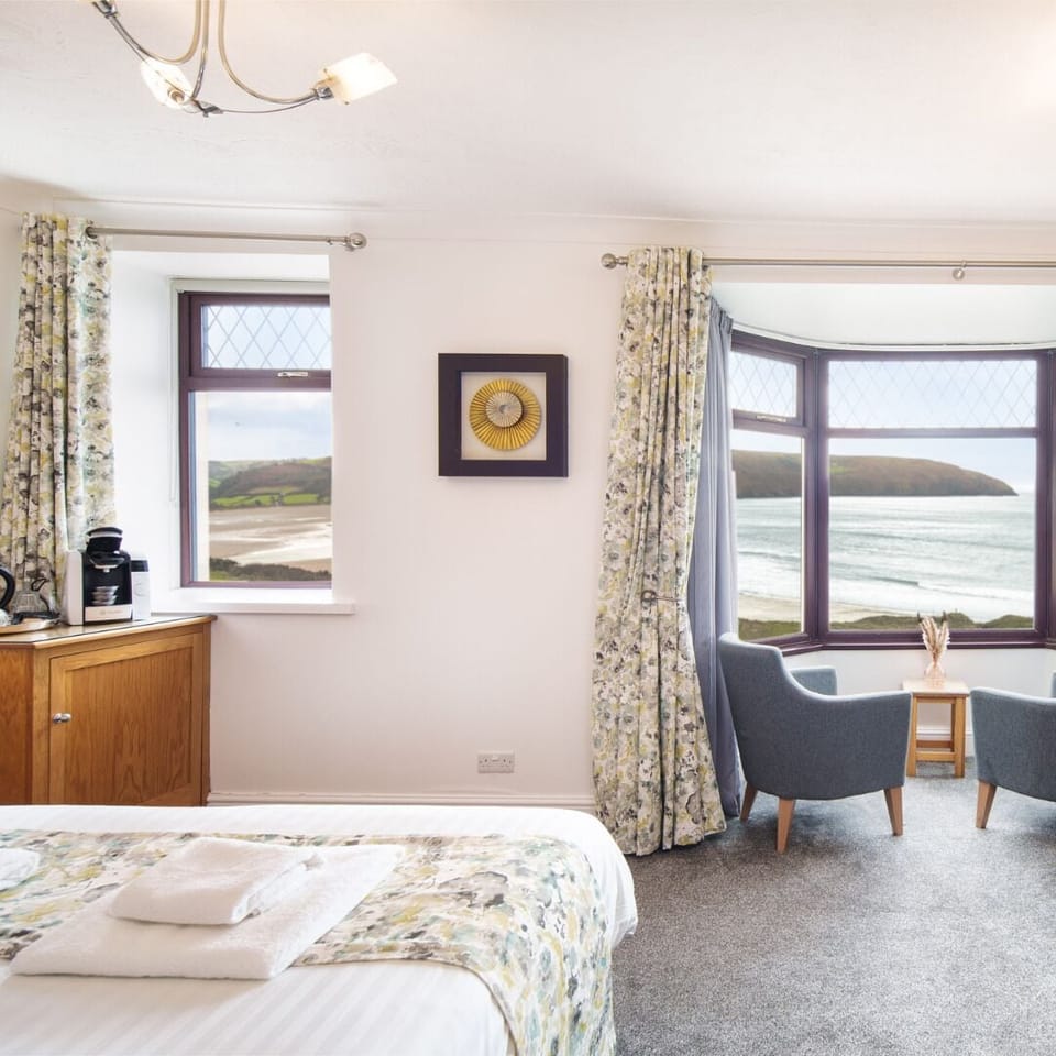 Standard Studio Suite, Sea View | Iron/ironing board, free WiFi, bed sheets