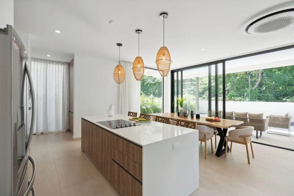 Kitchen & Dining Area