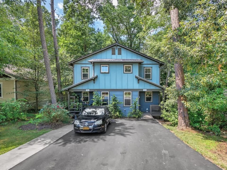 The Mardell Retreat driveway has space for 1 car.