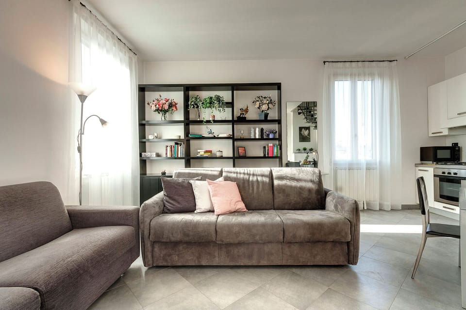 Apartment | Living area | 24-cm flat-screen TV with digital channels
